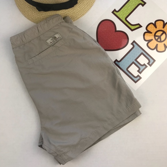 Sold The North Face Shorts Beige Medium - Picture 6 of 7